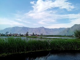 Houseboat Zaindari Palace