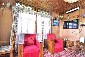 Houseboat Zaindari Palace