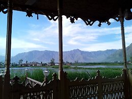 Houseboat Zaindari Palace