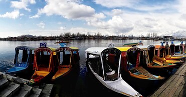 Houseboat Zaindari Palace