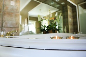 Leaside Manor by The Leaside Group