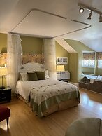 Leaside Manor by The Leaside Group