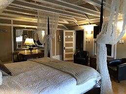 Leaside Manor by The Leaside Group