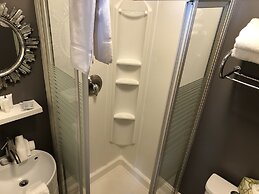 Leaside Manor by The Leaside Group