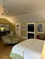 Leaside Manor by The Leaside Group