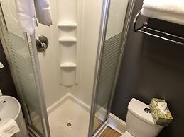 Leaside Manor by The Leaside Group