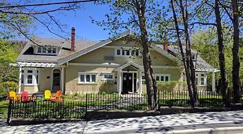 Leaside Manor by The Leaside Group