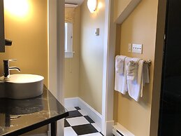 Leaside Manor by The Leaside Group