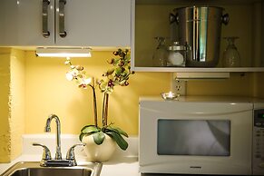 Leaside Manor by The Leaside Group