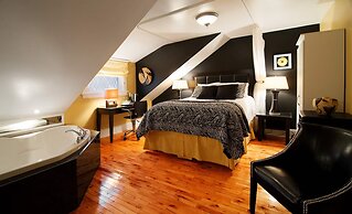 Leaside Manor by The Leaside Group