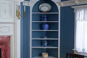 Leaside Manor by The Leaside Group