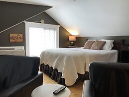 Leaside Manor by The Leaside Group