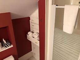 Leaside Manor by The Leaside Group