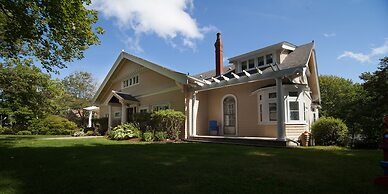 Leaside Manor by The Leaside Group