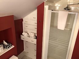 Leaside Manor by The Leaside Group