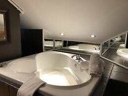 Leaside Manor by The Leaside Group