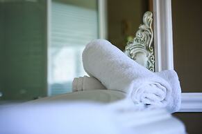 Leaside Manor by The Leaside Group