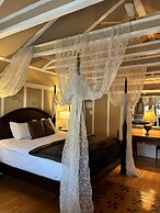 Leaside Manor by The Leaside Group