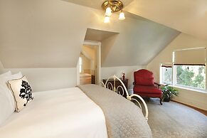 Calderwood Inn