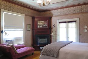 Calderwood Inn