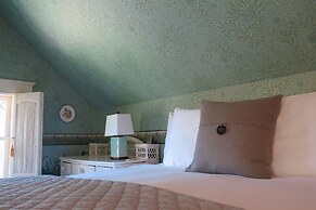 Calderwood Inn