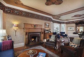 Calderwood Inn