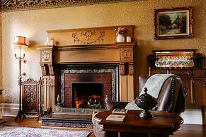 Calderwood Inn