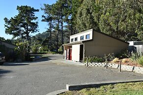 Fort Ross Lodge