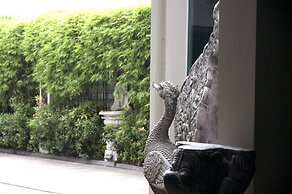 Khuangsingh Residence