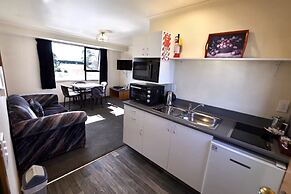 Baywatch Motor Lodge