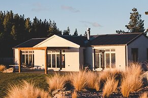 Mt Cook Lakeside Retreat