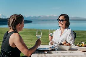 Mt Cook Lakeside Retreat