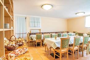 Garni Maria