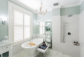 Historic Lyons House