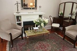 Historic Lyons House