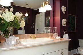 Historic Lyons House