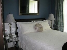 Historic Lyons House