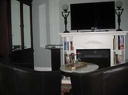 Historic Lyons House