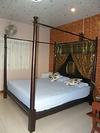 Anchana House by Zuzu