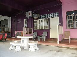 Anchana House by Zuzu