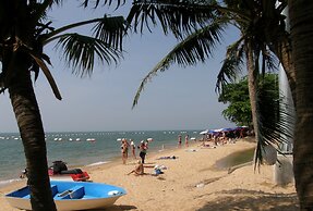 Anchana House by Zuzu