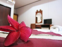 Lanta Il Mare Beach Resort