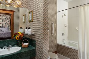 The Palmer House Inn