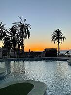 La Posada Hotel & Beach Club