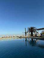 La Posada Hotel & Beach Club