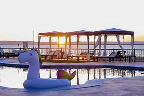 La Posada Hotel & Beach Club