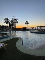 La Posada Hotel & Beach Club