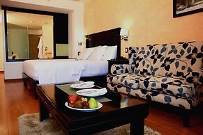 La Posada Hotel & Beach Club