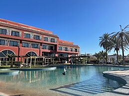 La Posada Hotel & Beach Club