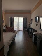 La Posada Hotel & Beach Club